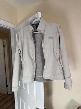 The North Face Women's Apex Softshell Jacket White Size Small